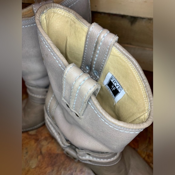 Pre-love Frye Boots Mushroom Colored Leather - Picture 5 of 5